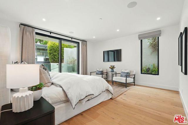 Building Photo - 913 N Beverly Glen Blvd Rental