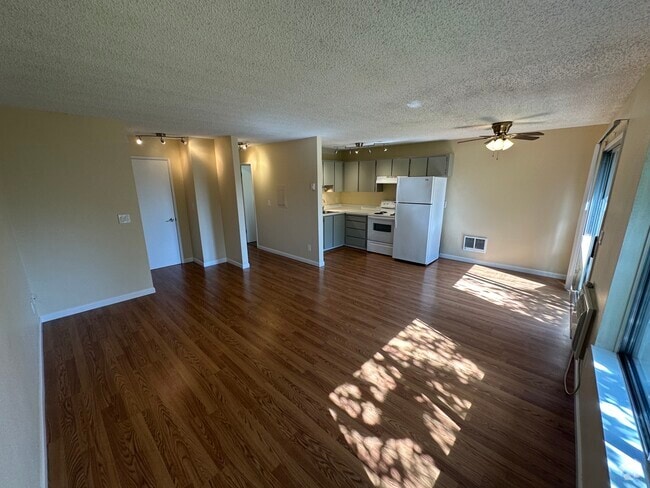 Building Photo - B10 200 SW Florence Ave Unit B10 Rental