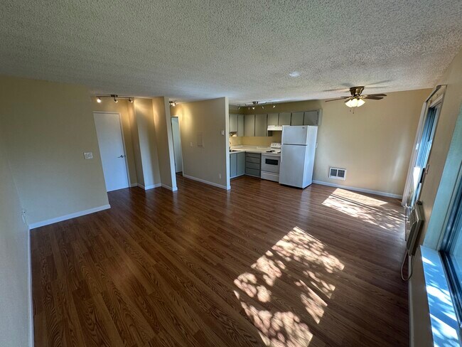 Photo - B10 200 SW Florence Ave Apartment Unit B10