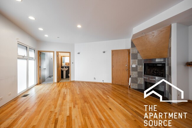 Photo - 1049 N Winchester Ave Unit 2