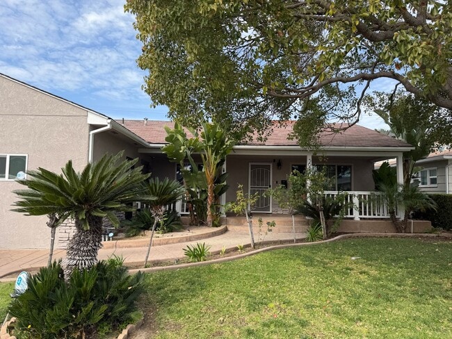 Photo - Large 8 Bedroom 4 Bath House Right Next to Campus!