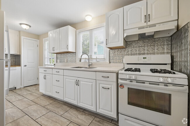 1BR, 1BA - 1,000SF - Kitchen