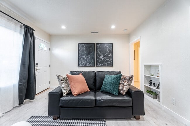 Building Photo - 2292 Addison Ave Unit SI ID1511667P