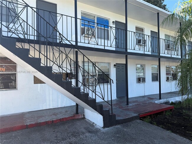 Building Photo - 1306 NW 61st St Unit 5