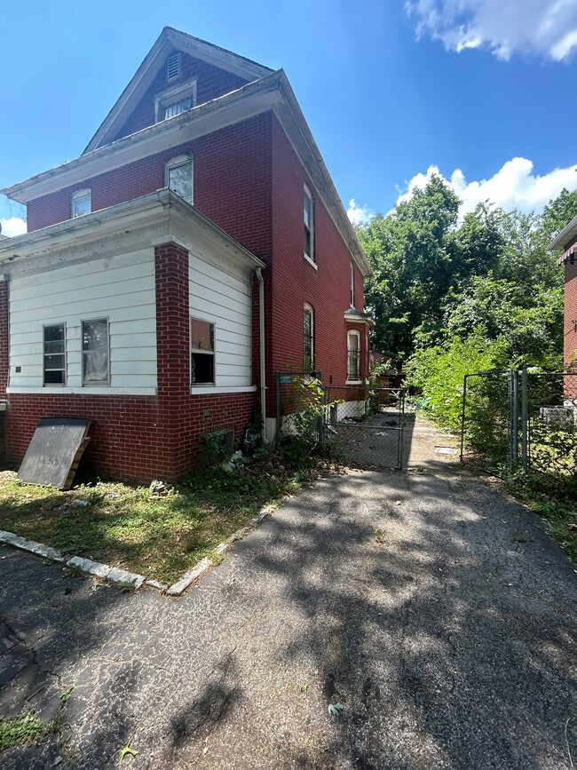 Photo - 563 N 24th St