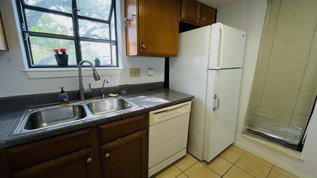 Photo - 1510 W N Loop Blvd Unit 822