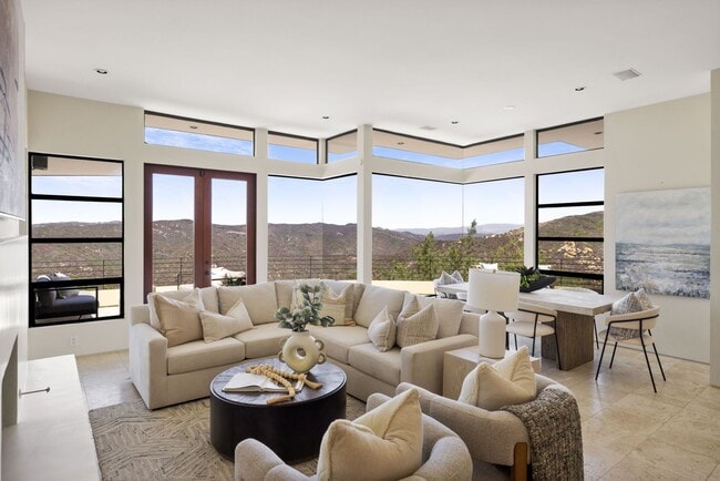 1505 Skyline Dr