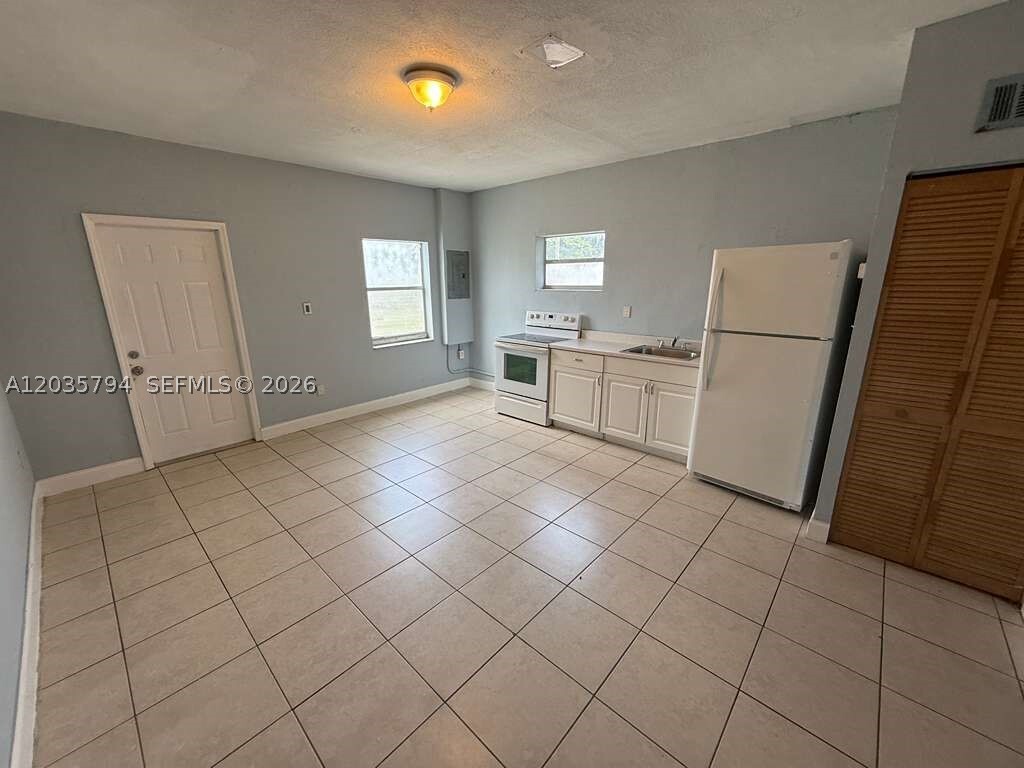 Photo - 2014 Funston St Unit C