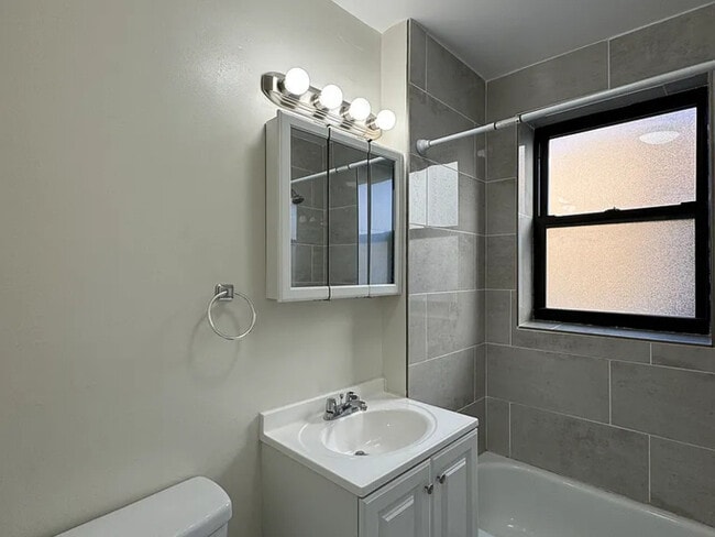 Photo - 3927 N Clarendon Ave Unit #105