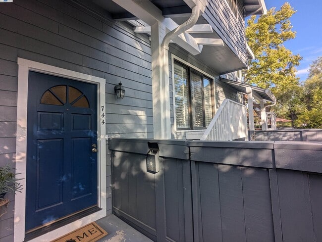 Photo - 744 Palomino Dr