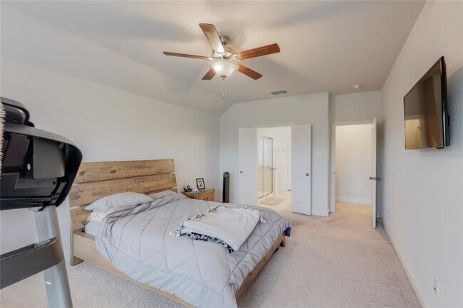 Photo - 537 Val Verde St