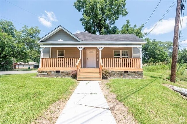 Building Photo - 823 Cooper Dr NE Rental