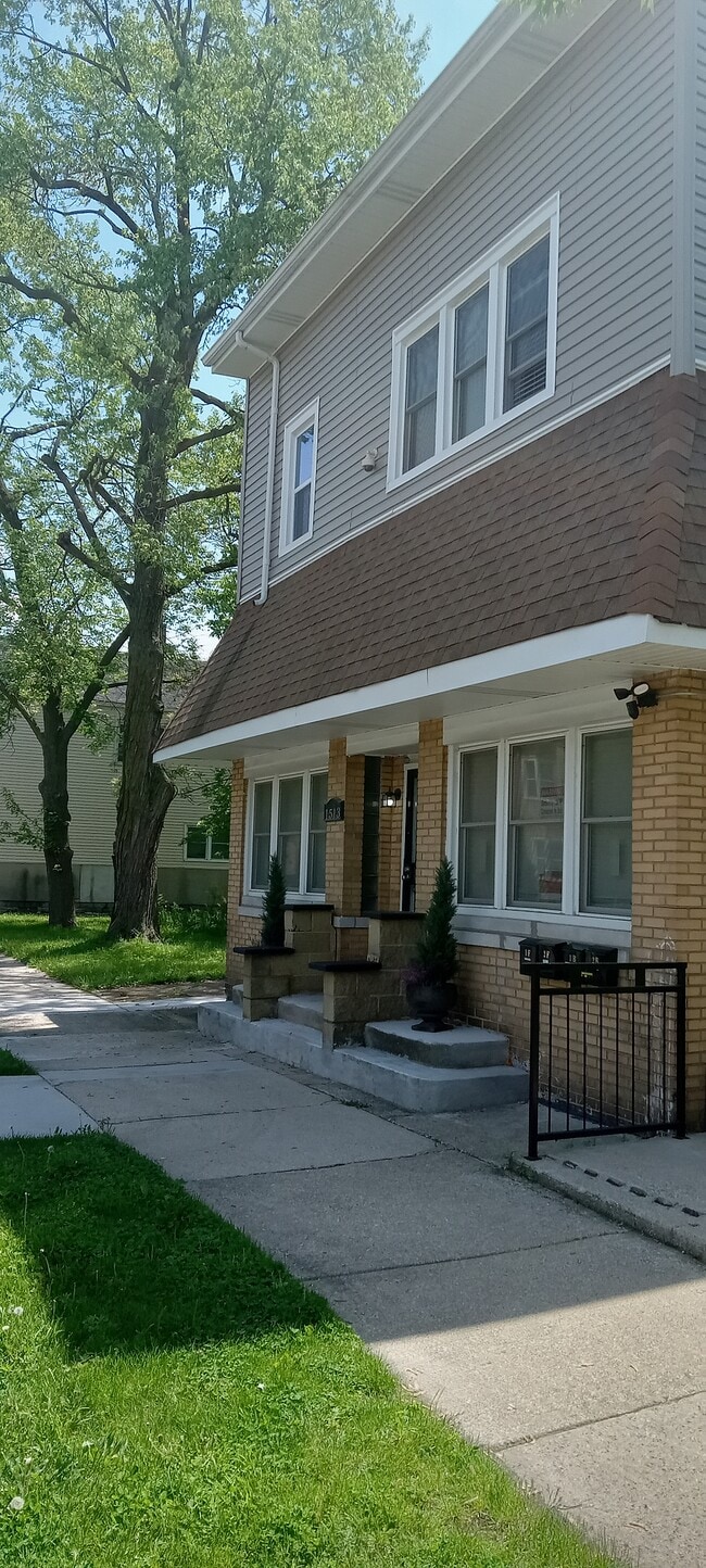 Building Photo - 1513 E 93rd St Unit 1F Rental
