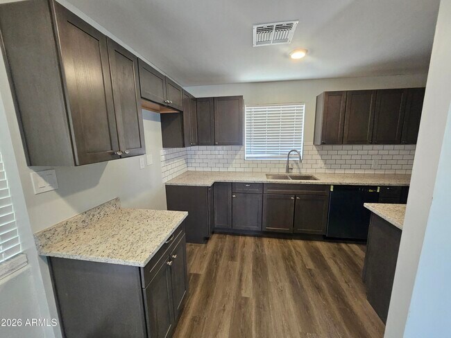 Photo - 524 W 3rd Pl