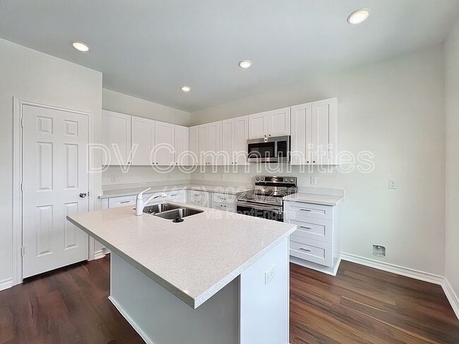 Photo - 906 Boyd Ct