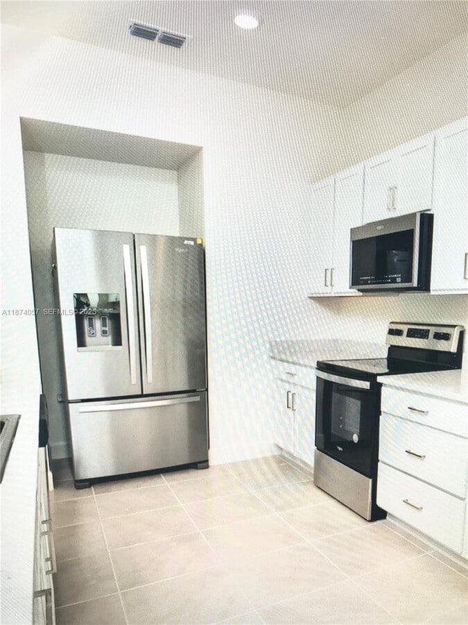 Photo - 485 Overpool Ave