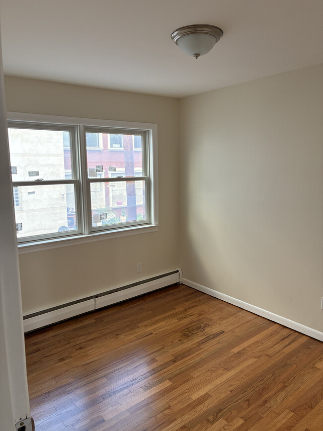Photo - 309 E 22nd St