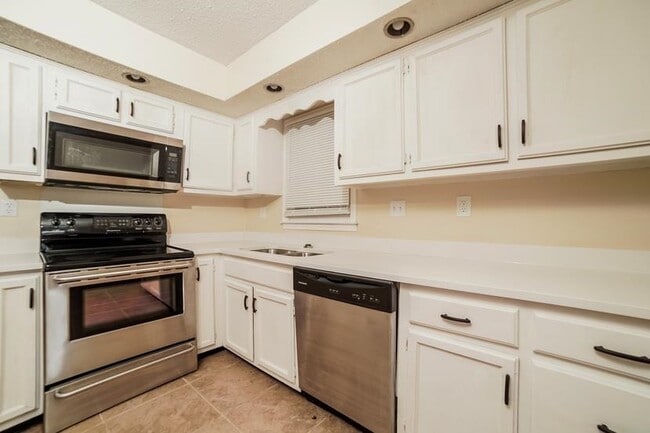 Photo - 2834 Lanthorn Dr