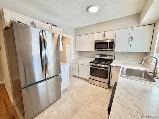 Photo - 988 Yates St