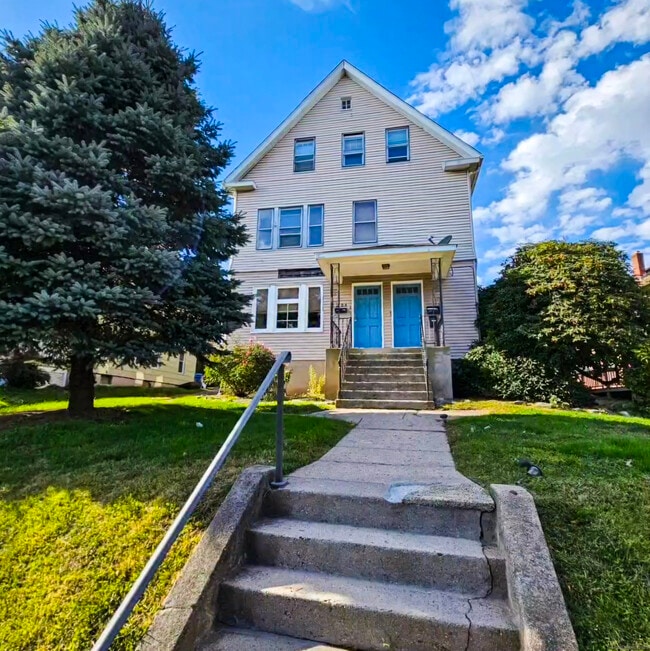 Building Photo - 204 Broad St Unit 3