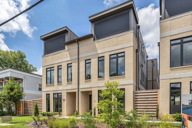 Photo - Stunning Salemtown Townhome With Fenced In Yard