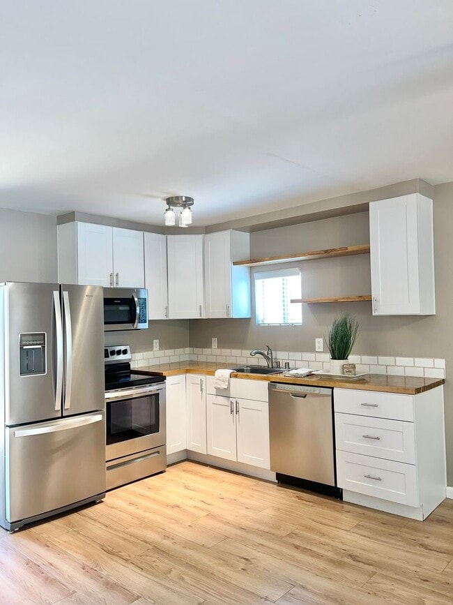 Building Photo - Midtown Cozy Two bedroom Home
