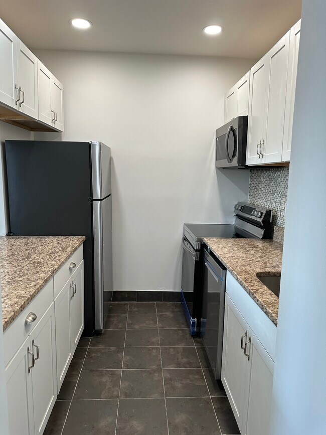 Kitchen - Updated Appliances - 44 Sherman Ave Apartamentos Unidad 2A
