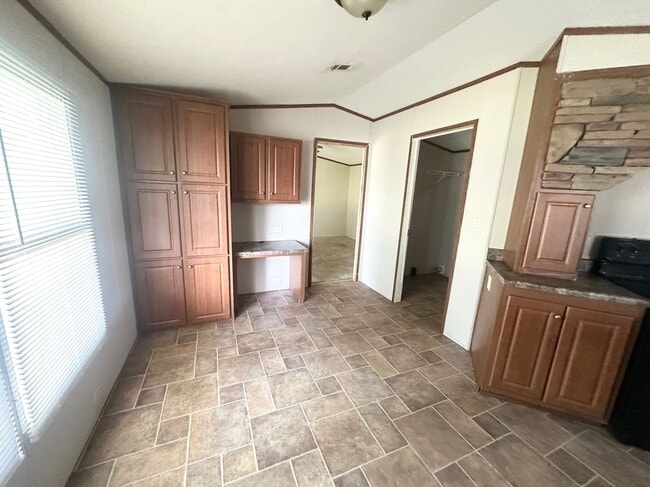 Photo - 2001 SW Loop 304