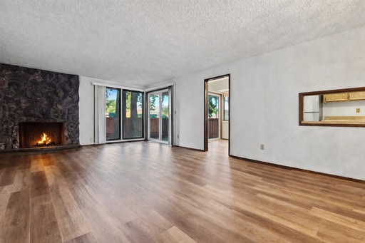 Building Photo - AVAILABLE FEBRUARY 1ST! Freshly Updated Kingsgate Home with Private Outdoor Space Unit C