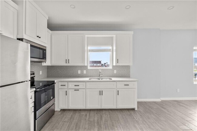 Photo - 17 N 33rd Ln Unit 2