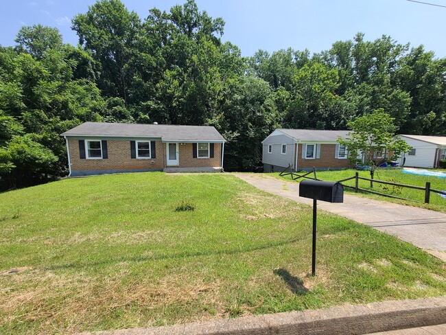 Photo - 1307 Roundabout Rd