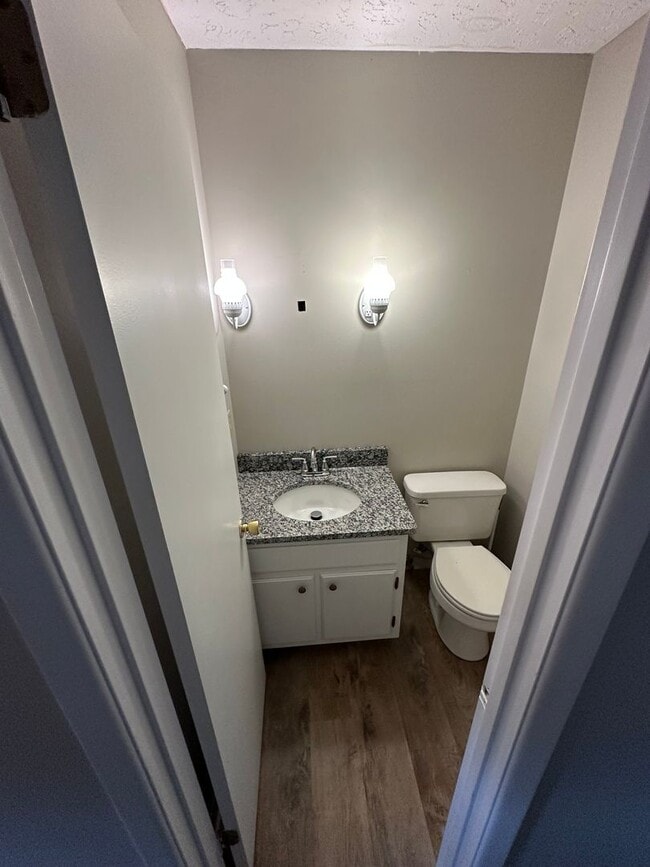 Photo - Updated 3 Bed 1.5 Bath Townhome with basement.