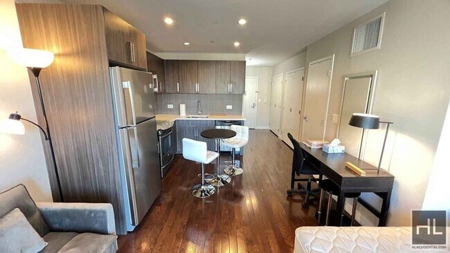 BROADWAY - BROADWAY Apartment Unit 627