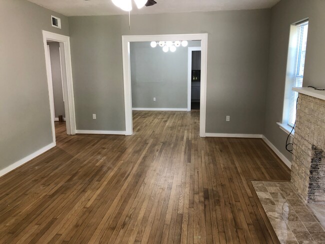 Living Room - 401 W Saulnier St
