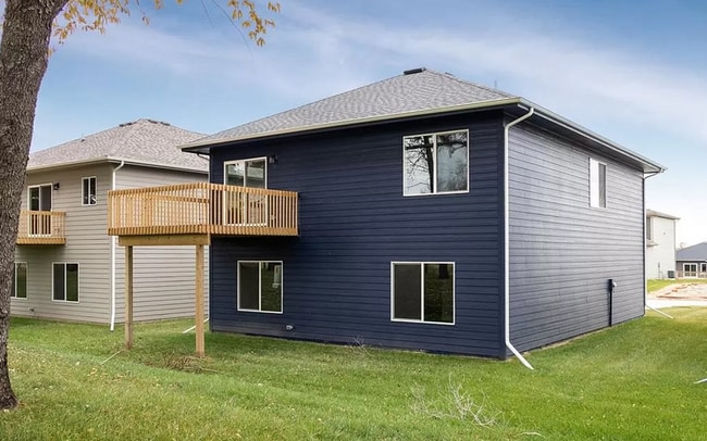 Photo - Beautiful single family home With 6 Car At...