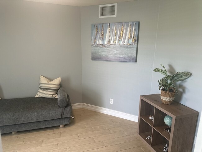 Él - 3002 NW Douglas Cir