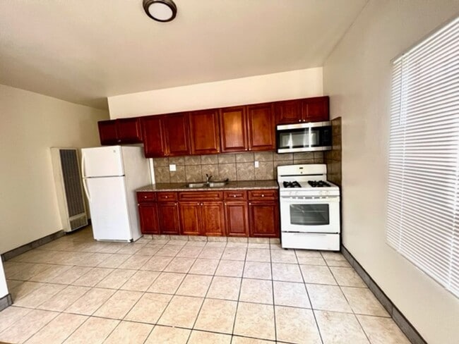 Photo - 1252 E 25th St Unit 1252