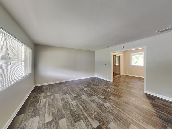 Photo - 5835 Norde Dr W