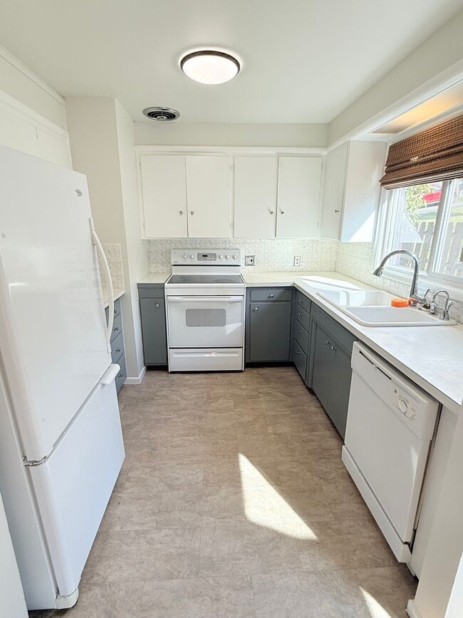 Photo - Rambler on corner lot in convenient Bremerton location!