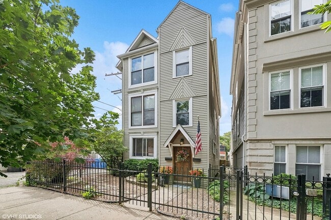 Building Photo - 1815 W Henderson St Unit 2
