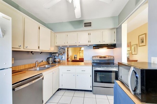 Photo - 100 Lake Meryl Dr Unit 201