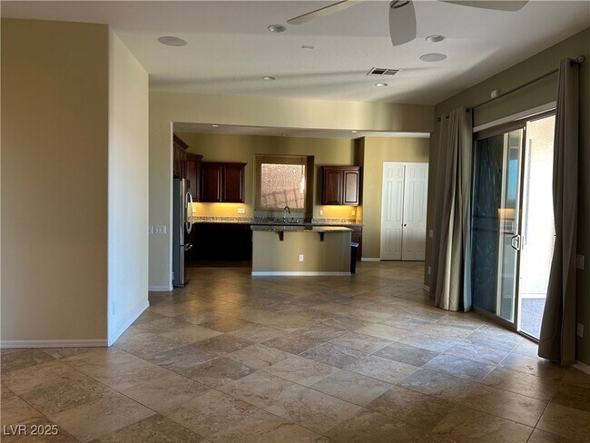 Photo - 2685 La Boutique St