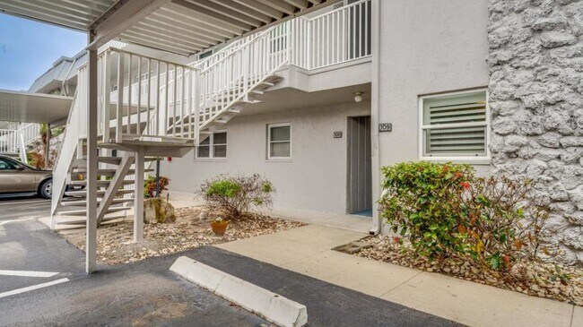 Photo - 6777 Winkler Rd