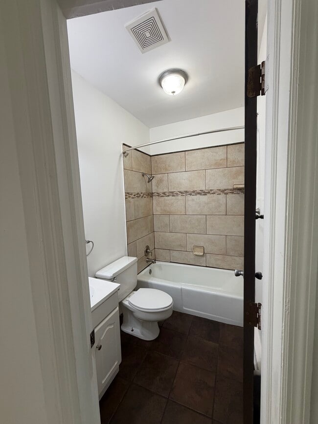 10 N Clover St Unit 2