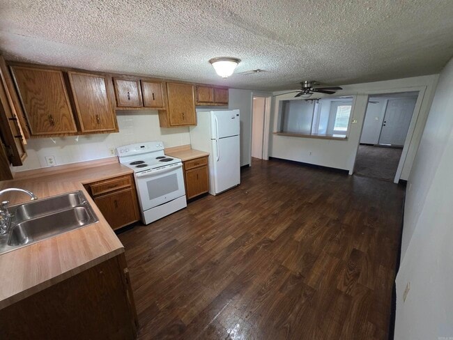 Photo - 5101 B B Cir