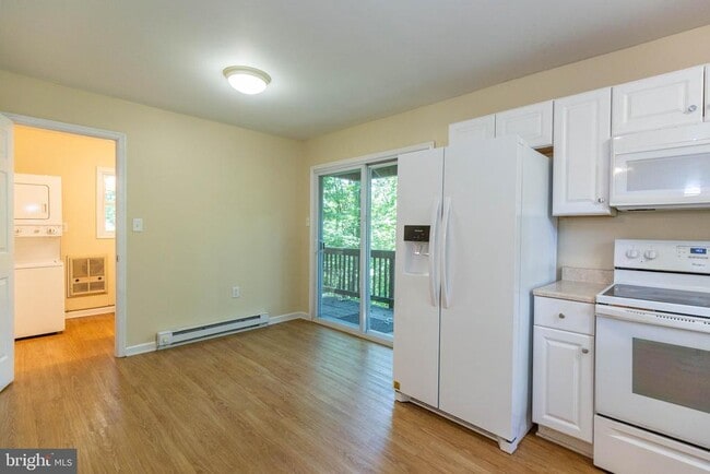 Photo - 160 Greenwood Rd