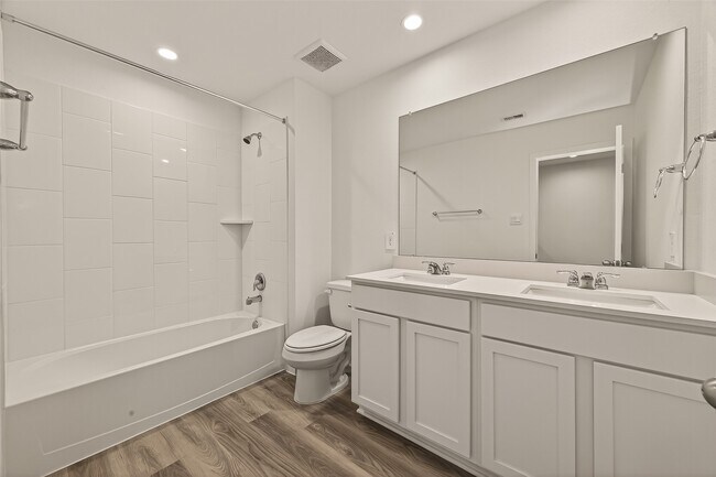 Photo - 2826 Lisburn Ter Ln