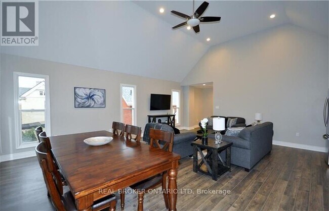 Photo - 33 Beaconsfield Ave