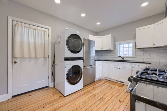 Photo - 13 E New St