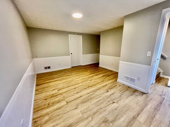 Photo - Freedom - 2 Bedroom 1 Bathroom